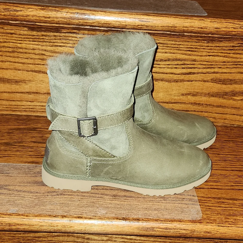 NEW UGG Romely Buckle olive boots size 5